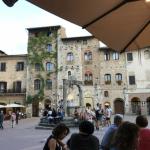 Piazza Cisterna in San Gimignano.
